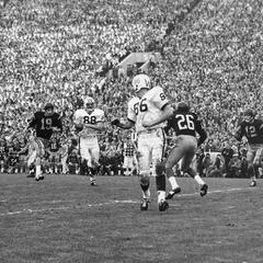 1963 Rose Bowl game action with Pat Richter
