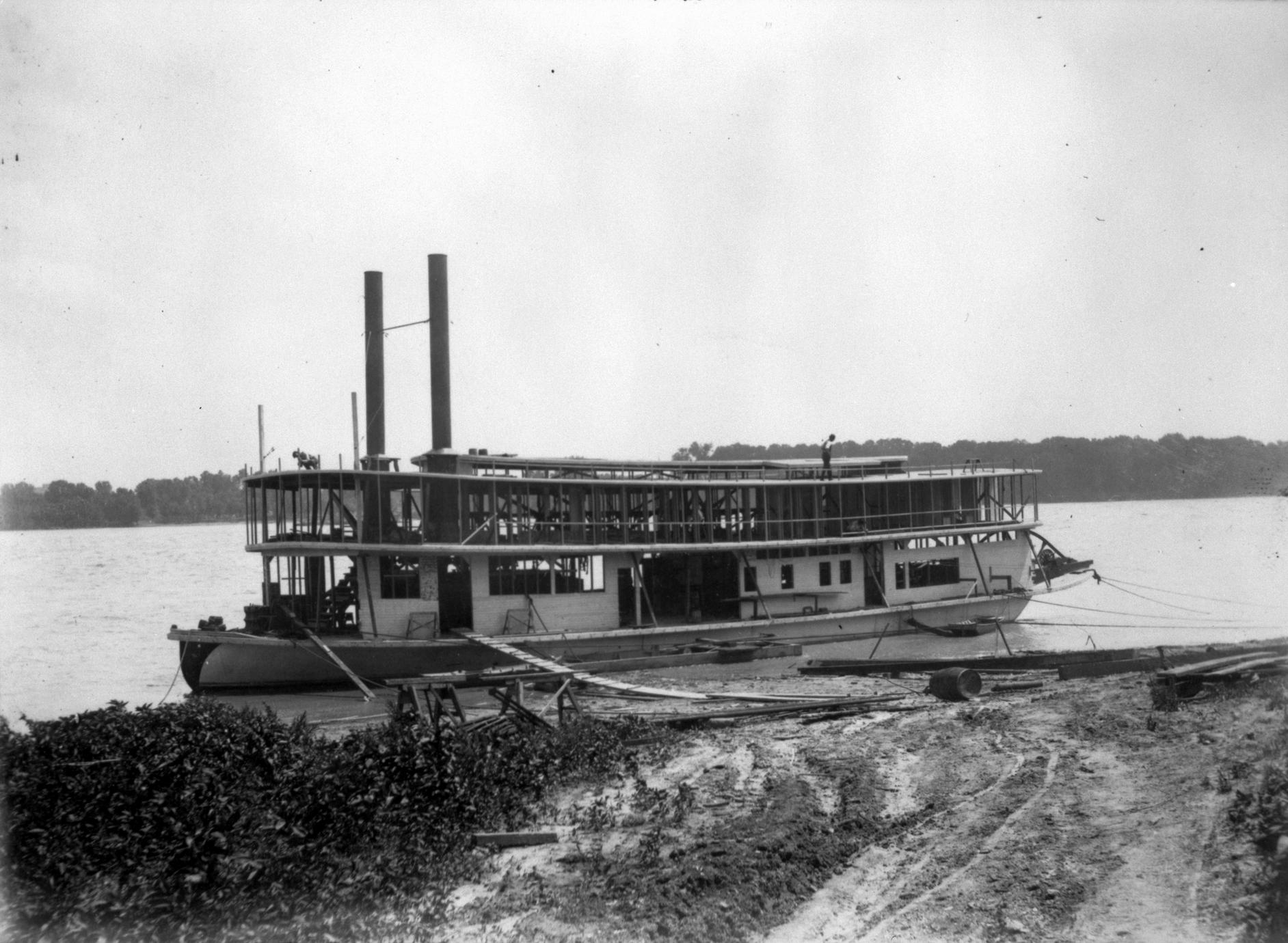 Two Rivers lighthouse - UWDC - UW-Madison Libraries