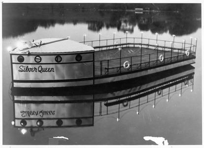 "Silver Queen" passenger boat on the Rock River