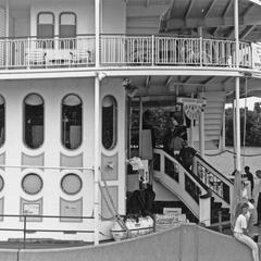 Mississippi Queen (Tourist boat, 1975- ) - UWDC - UW-Madison Libraries