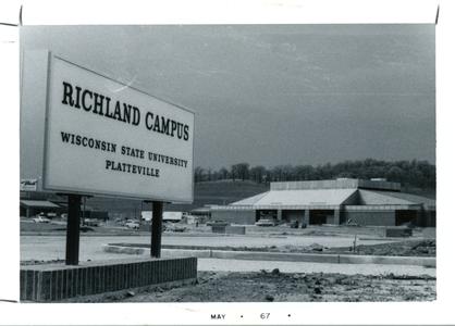 Richland Campus sign