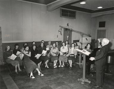 Pop Gordon with female chorus