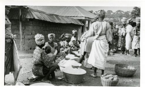 Selling gari at Oshu market