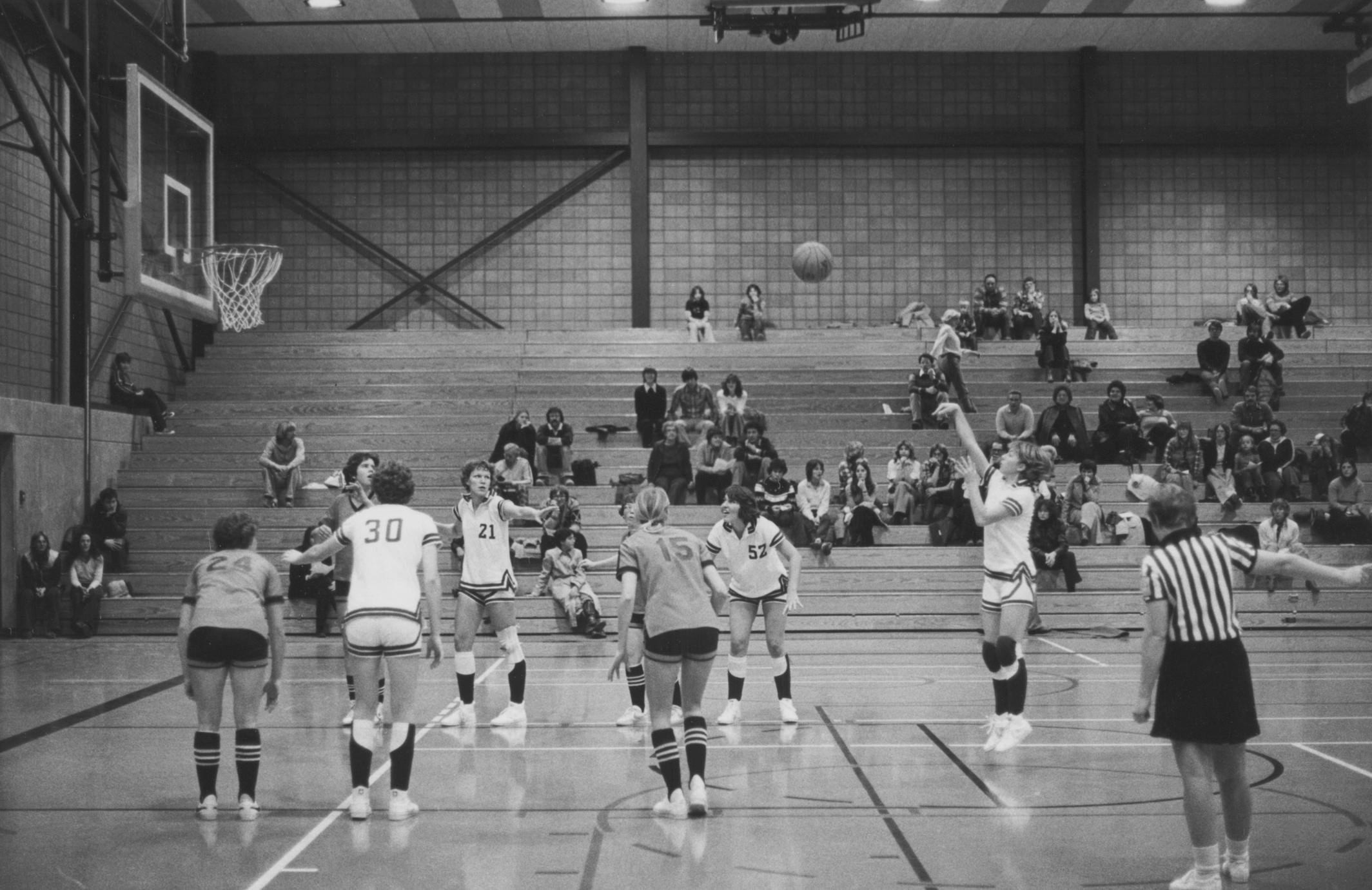 women-s-basketball-game-at-the-phoenix-sports-center-uwdc-uw