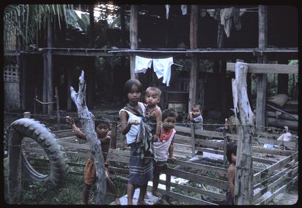 Ban Pha Khao : children