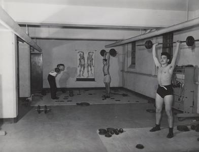 Men lifting weights