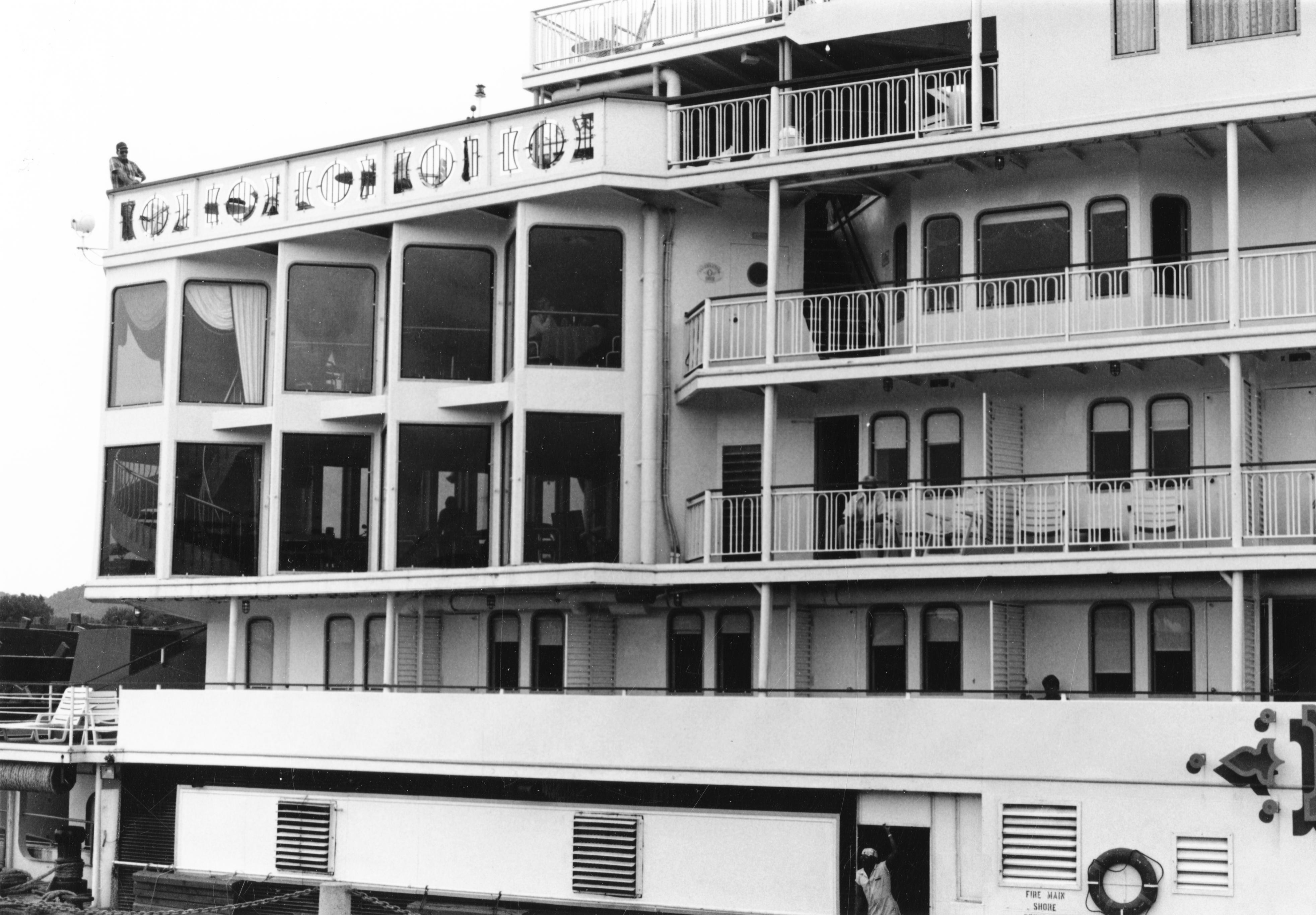 Mississippi Queen (Tourist boat, 1975- ) - UWDC - UW-Madison Libraries