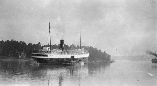 The Manitou aground in Saint Marys River
