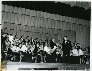 Stout Orchestra and Stout Symphonic Singers performing during Detroit tour