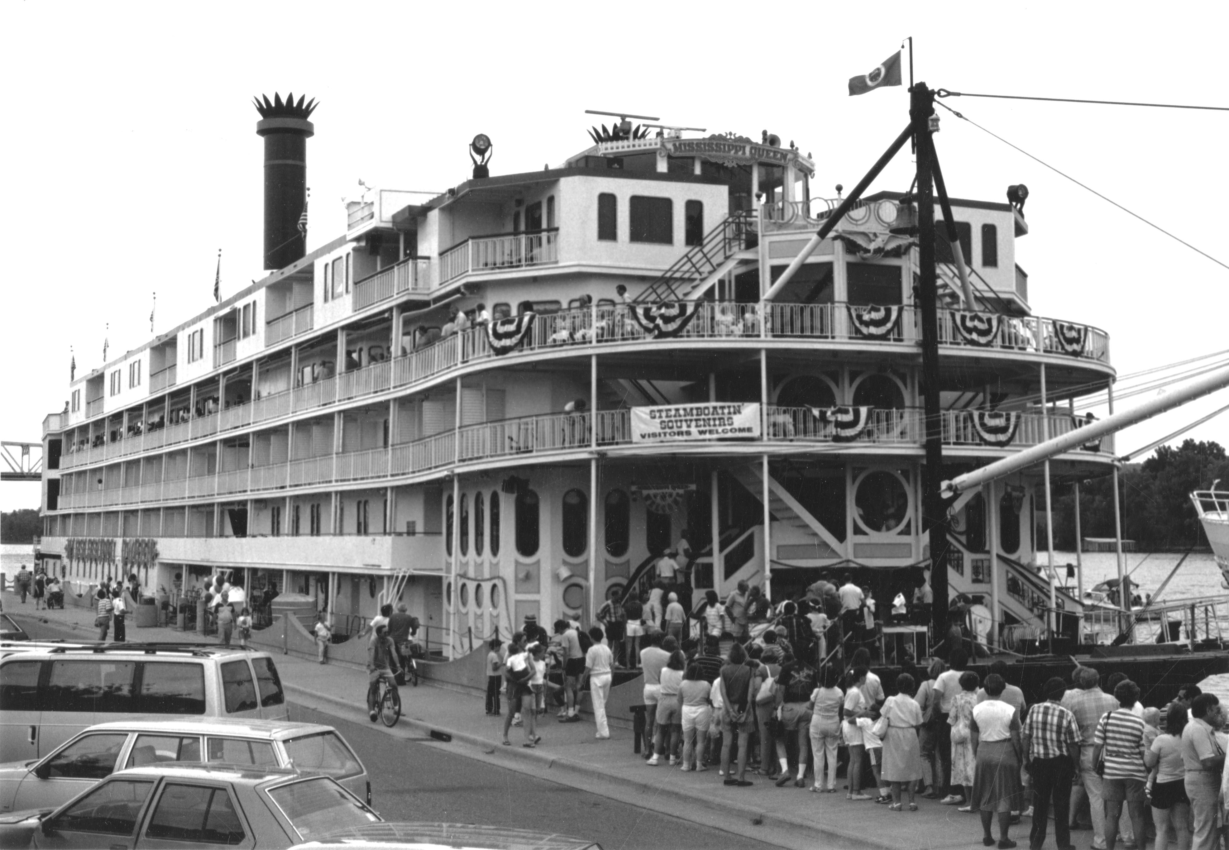 Mississippi Queen (Tourist boat, 1975- ) - UWDC - UW-Madison Libraries