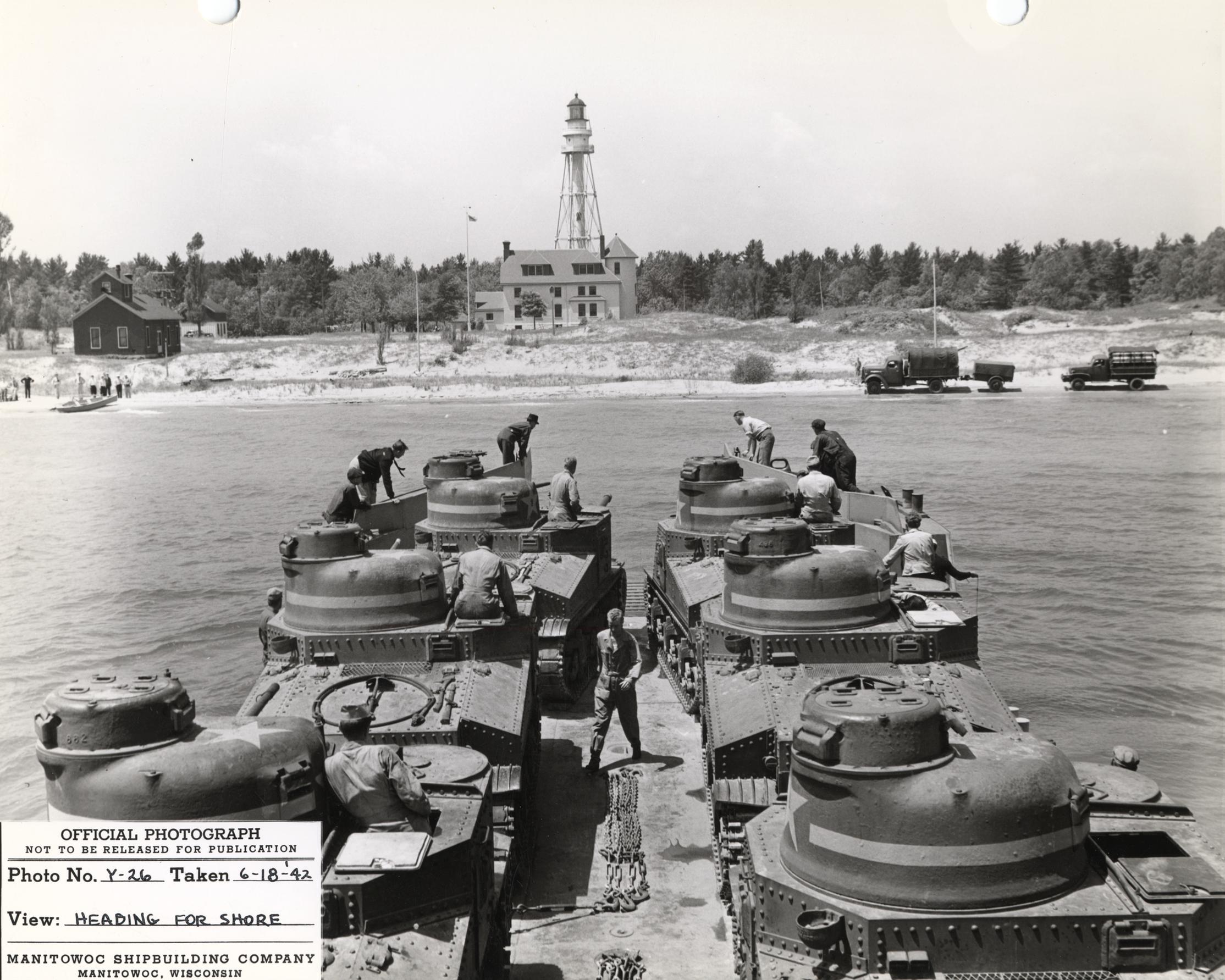 Two Rivers lighthouse - UWDC - UW-Madison Libraries