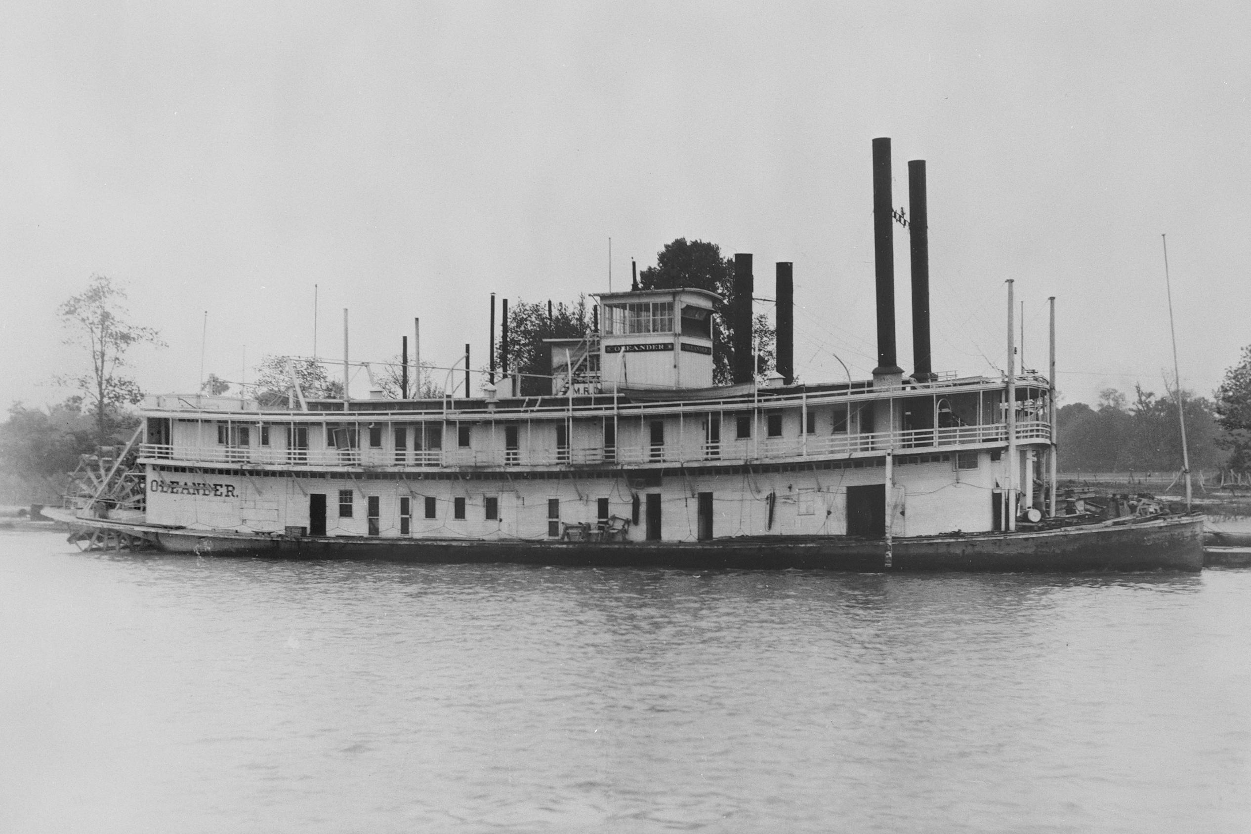 Two Rivers lighthouse - UWDC - UW-Madison Libraries