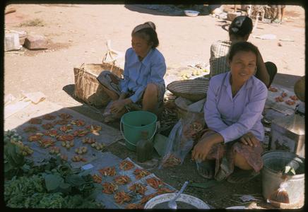 Morning Market : peppers with women sellers