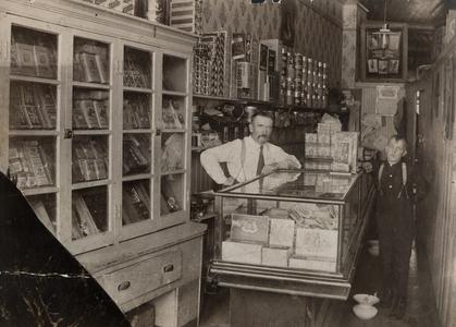 Wiecher's Pipes and Tobacco Shop, Waukesha, interior
