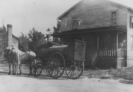 Standard Oil Company, Waukesha, wagon