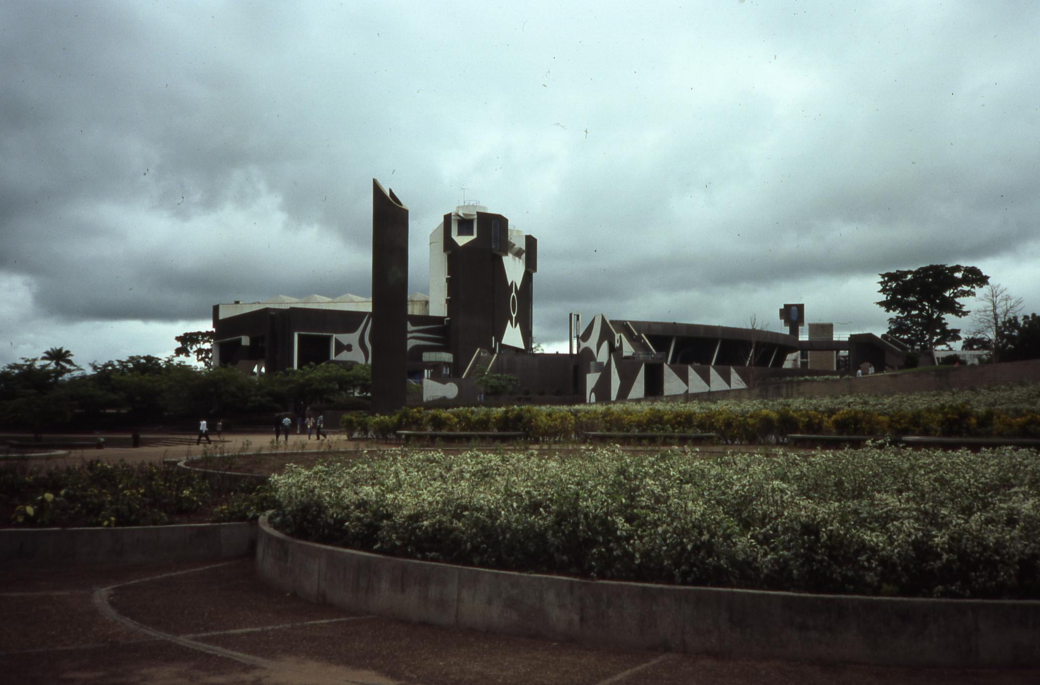 Hall at the University of Ife - UWDC - UW-Madison Libraries