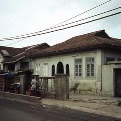 Houses along the road in Yaba