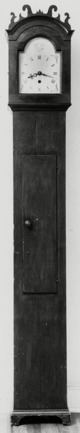 Black and white photograph of a silent clock.