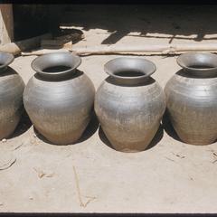 Pottery village : pots