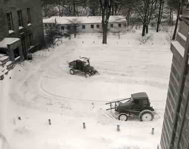 Earliest snow plow trucks