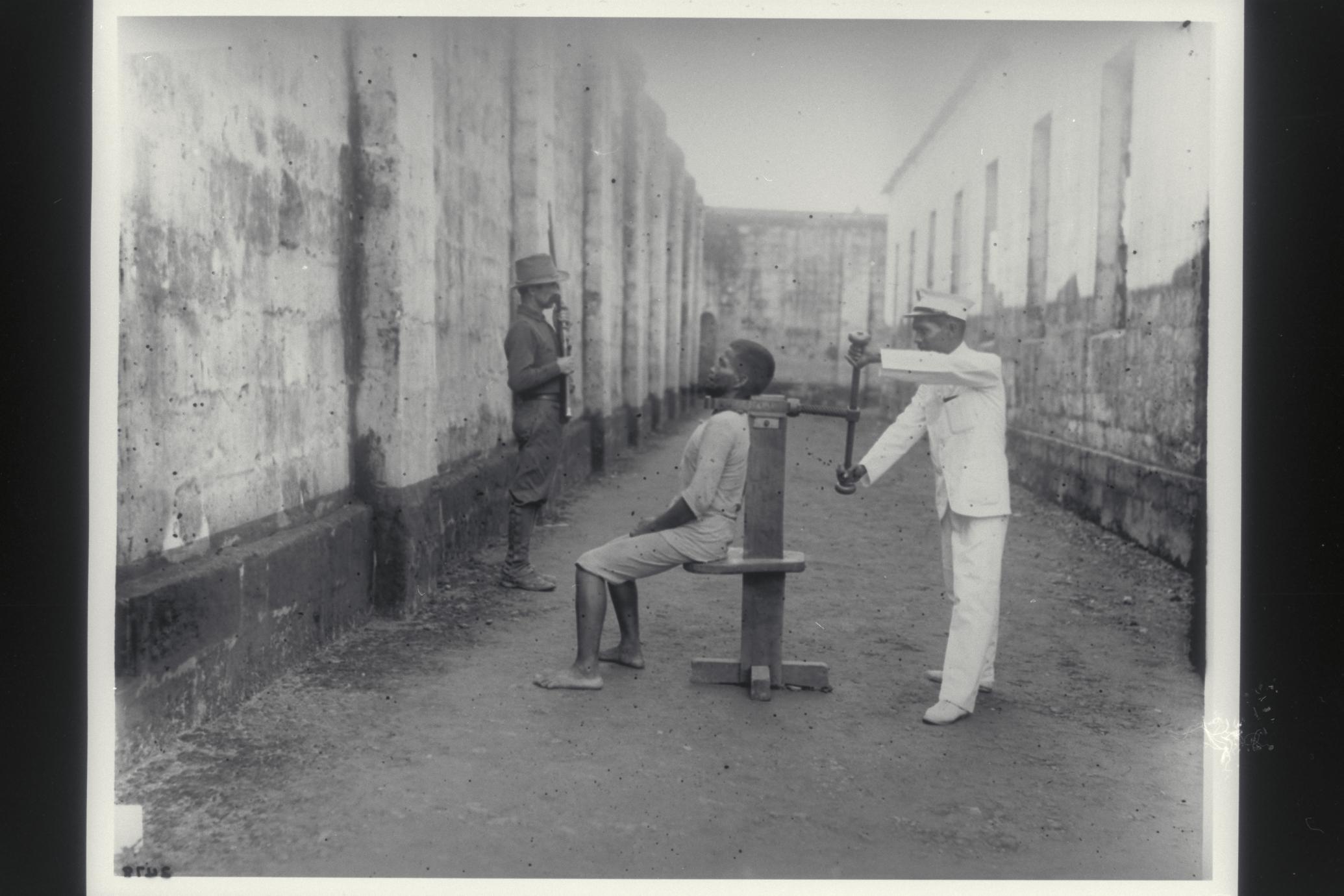 ‎Execution chamber, Intramuros, Manila, 1901 - UWDC - UW-Madison Libraries