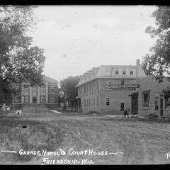 Friendship, Wisconsin : Garage, hotel, and courthouse