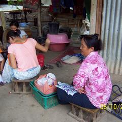 Women making paj ntaub