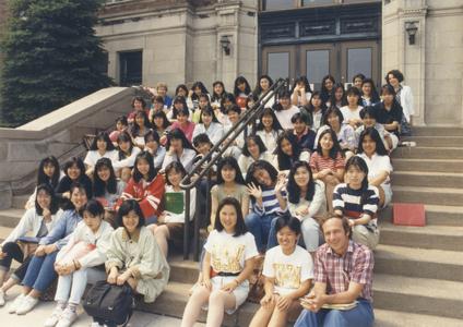 Kobe Yamate Women's College students on campus