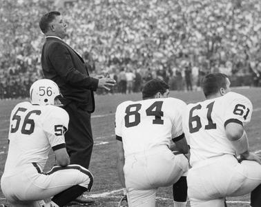 1963 Rose Bowl : Coach Milt Bruhn watching a play