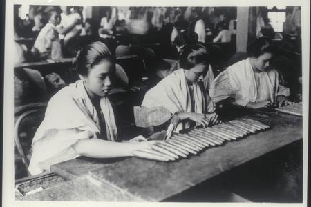Women making cigars, Manila, 1920-1930